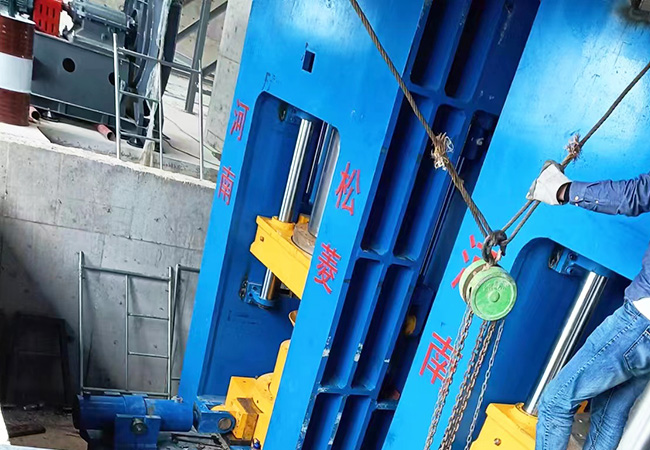 新型火燒鐵熱熔壓塊設備在生產(chǎn)中的優(yōu)勢